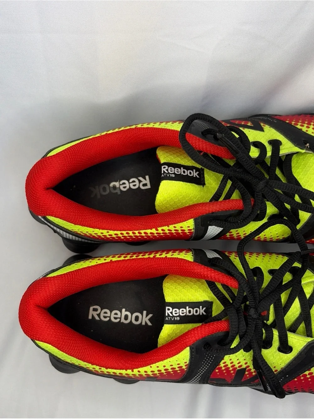 RARE Reebok ATV  19 Sonic Rush M40630 Mens Size 12 Running Shoe Red Black Neon